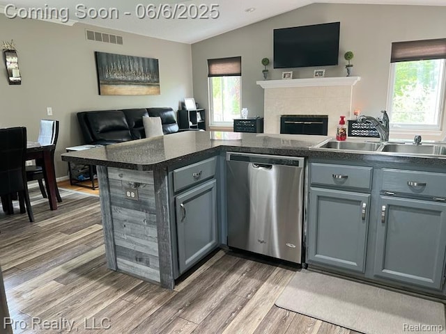 44195 Dartmouth St, Canton, MI 48188 - kitchen with dishwasher, a sink, open floor plan, light wood-type flooring, and vaulted ceiling