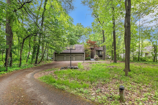 5130 Whitlow Ct, Commerce Twp, MI 48382 - view of front of home featuring driveway and a garage