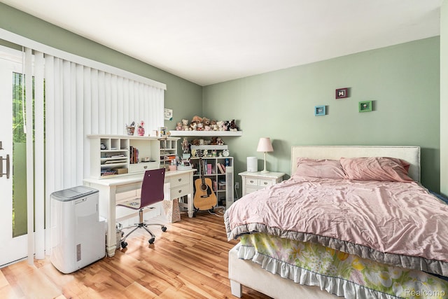 5130 Whitlow Ct, Commerce Twp, MI 48382 - bedroom featuring light wood-style floors and an office area