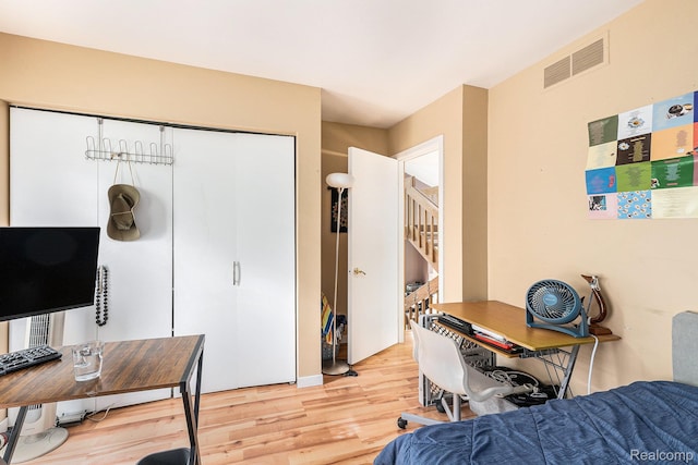 5130 Whitlow Ct, Commerce Twp, MI 48382 - bedroom with light wood-style floors and a closet