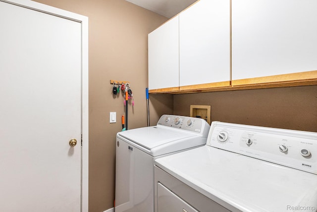 5130 Whitlow Ct, Commerce Twp, MI 48382 - washroom featuring cabinet space and independent washer and dryer