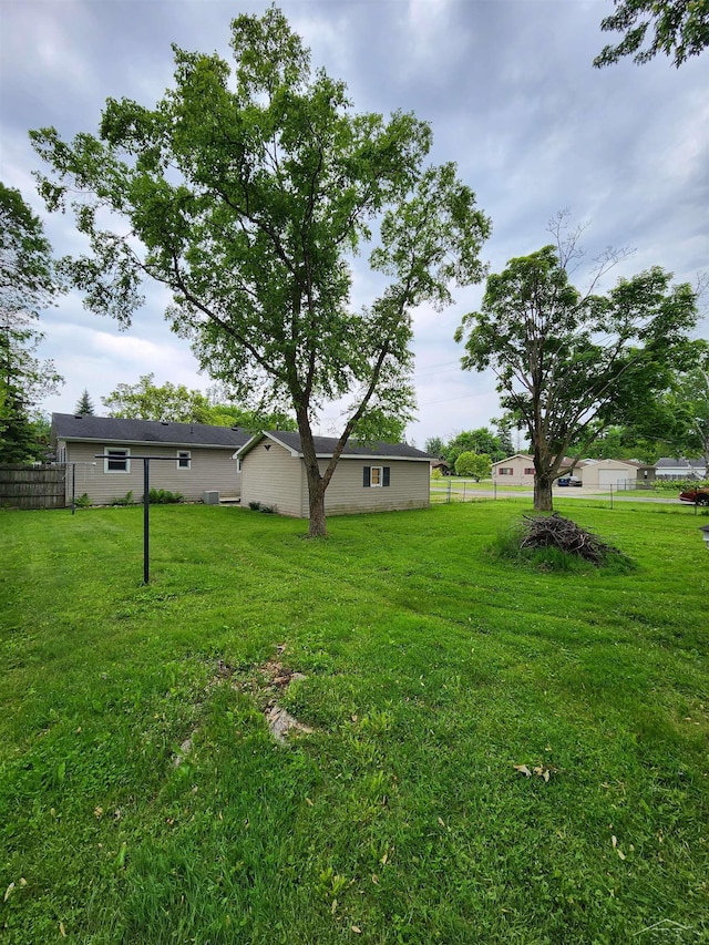2285 Nebraska Ave, Saginaw, MI 48601 - view of yard