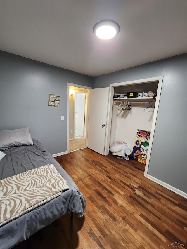 2285 Nebraska Ave, Saginaw, MI 48601 - bedroom featuring wood finished floors, a closet, and baseboards