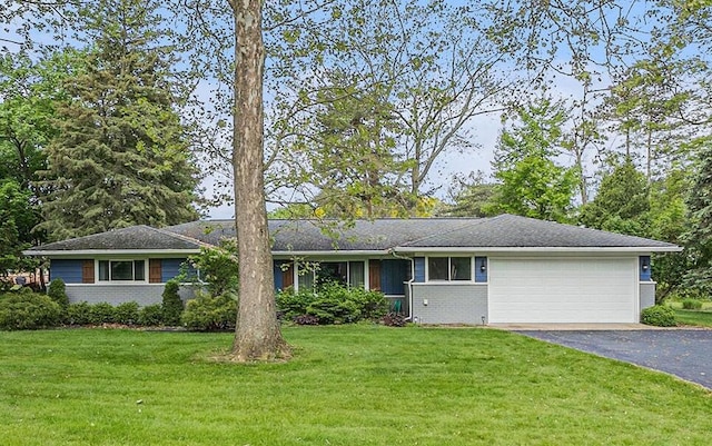 1269 Potomac Dr, Rochester Hills, MI 48306 - ranch-style house featuring an attached garage, brick siding, asphalt driveway, and a front lawn