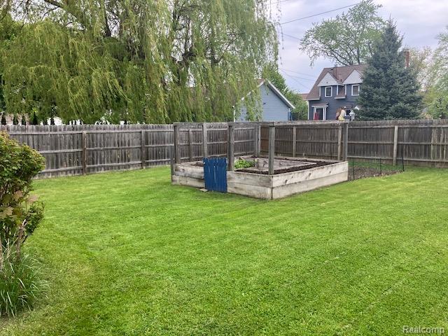 161 Fourth, Harbor Beach, MI 48441 - view of yard featuring a vegetable garden