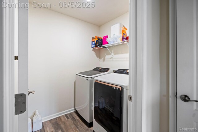4782 Broomfield Way, Lake Orion, MI 48359 - laundry area featuring washer and dryer, dark wood-style floors, and baseboards
