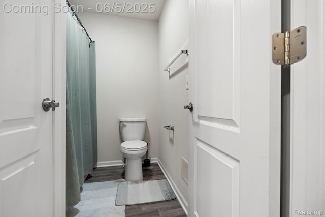 4782 Broomfield Way, Lake Orion, MI 48359 - full bath featuring toilet, wood finished floors, baseboards, and a shower with curtain