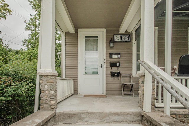 414 W Summit St, Ann Arbor, MI 48103 - property entrance featuring a porch