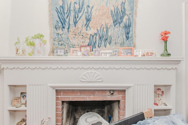 414 W Summit St, Ann Arbor, MI 48103 - detailed view of a brick fireplace