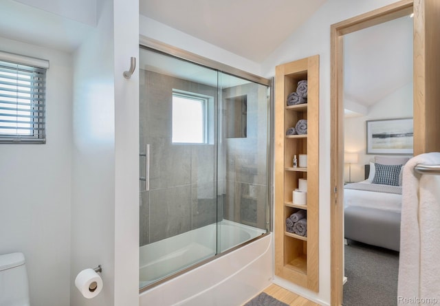 1363 Forest Bay Dr, Waterford, MI 48328 - bathroom featuring plenty of natural light, lofted ceiling, ensuite bathroom, bath / shower combo with glass door, and toilet