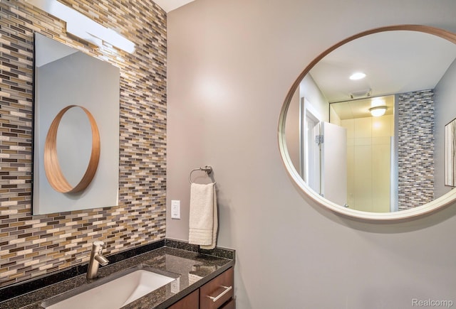 1363 Forest Bay Dr, Waterford, MI 48328 - bathroom featuring tasteful backsplash and vanity