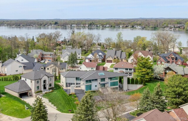 1363 Forest Bay Dr, Waterford, MI 48328 - aerial view of residential area featuring a nearby body of water