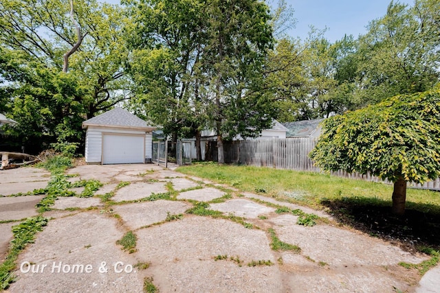 337 N Fairview Ave, Lansing, MI 48912 - view of yard with a detached garage, driveway, and an outdoor structure