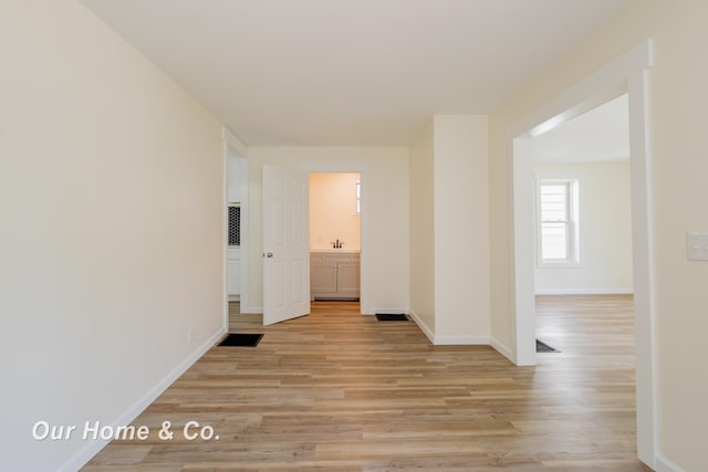 337 N Fairview Ave, Lansing, MI 48912 - corridor featuring light wood-style floors and baseboards