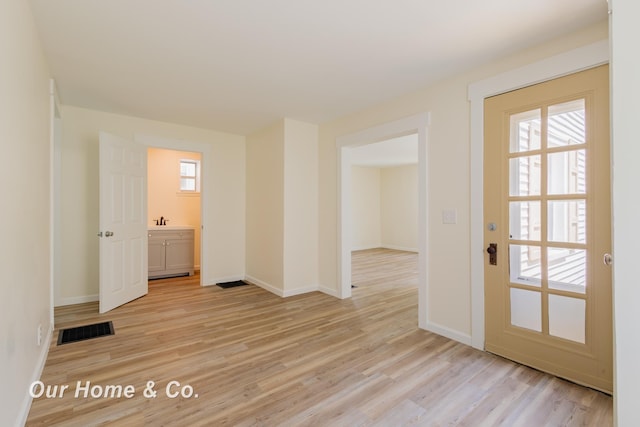 337 N Fairview Ave, Lansing, MI 48912 - spare room featuring light wood finished floors, plenty of natural light, and baseboards
