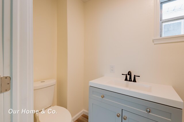 337 N Fairview Ave, Lansing, MI 48912 - bathroom featuring toilet, vanity, and baseboards