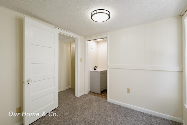 337 N Fairview Ave, Lansing, MI 48912 - unfurnished bedroom featuring a textured ceiling, carpet flooring, and a sink