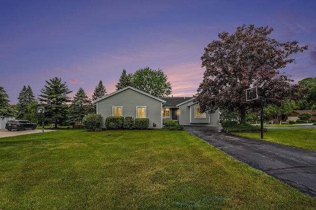 6400 Chestnut Hill Ct, Clarkston, MI 48346 - view of front of property featuring a yard and asphalt driveway