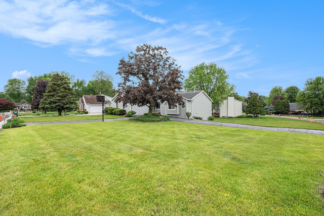 6400 Chestnut Hill Ct, Clarkston, MI 48346 - view of front facade featuring asphalt driveway, a front lawn, and a garage