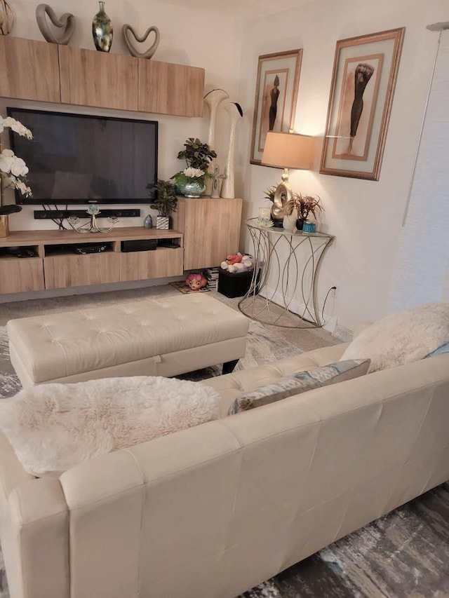 3062 Roundtree Blvd, Ypsilanti, MI 48197 - view of living room