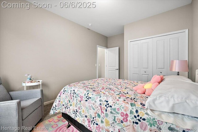 6231 Leighland Dr, Grand Blanc, MI 48439 - carpeted bedroom featuring a closet and baseboards