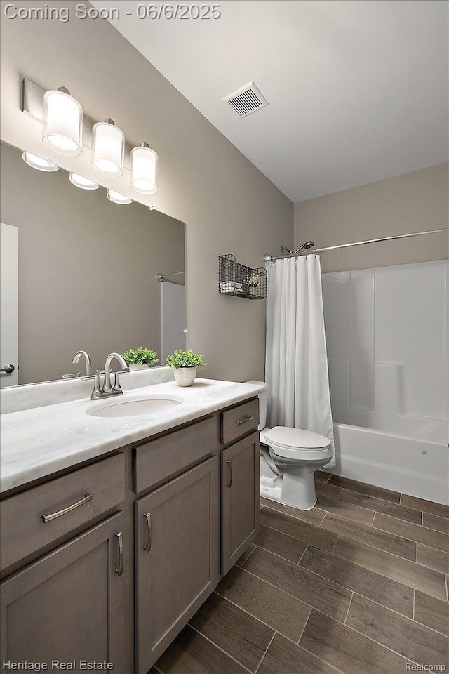 6231 Leighland Dr, Grand Blanc, MI 48439 - bathroom featuring vanity, shower / tub combo with curtain, toilet, and wood tiled floors