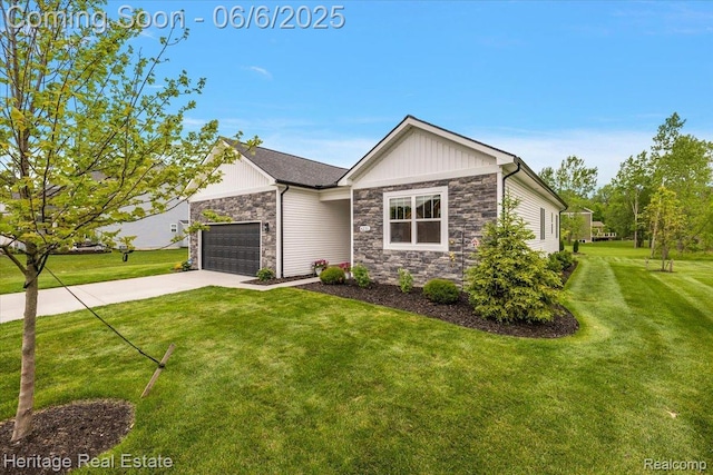 6231 Leighland Dr, Grand Blanc, MI 48439 - view of front facade with stone siding, driveway, an attached garage, and a front lawn