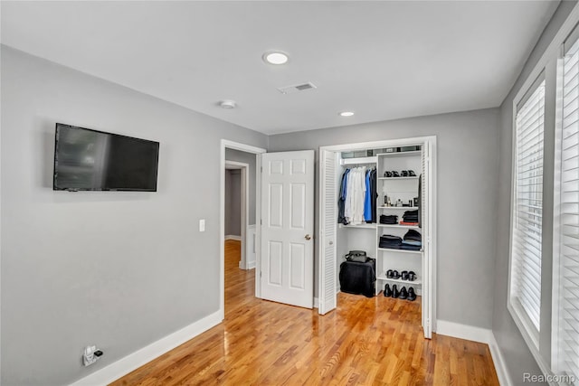 533 Bellevue Ave, Lake Orion, MI 48362 - bedroom with recessed lighting, light wood-style floors, and a closet