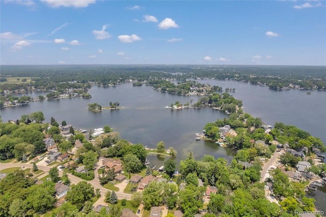 533 Bellevue Ave, Lake Orion, MI 48362 - aerial view of residential area featuring a nearby body of water