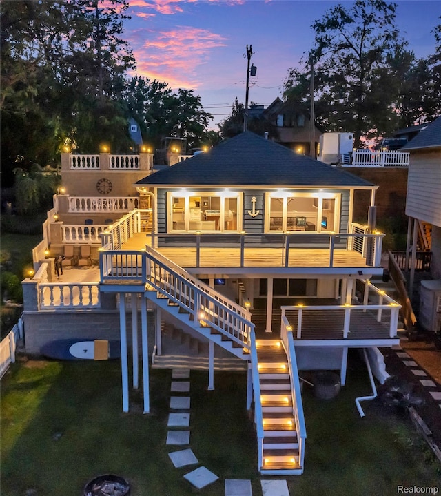 533 Bellevue Ave, Lake Orion, MI 48362 - back of property featuring stairway