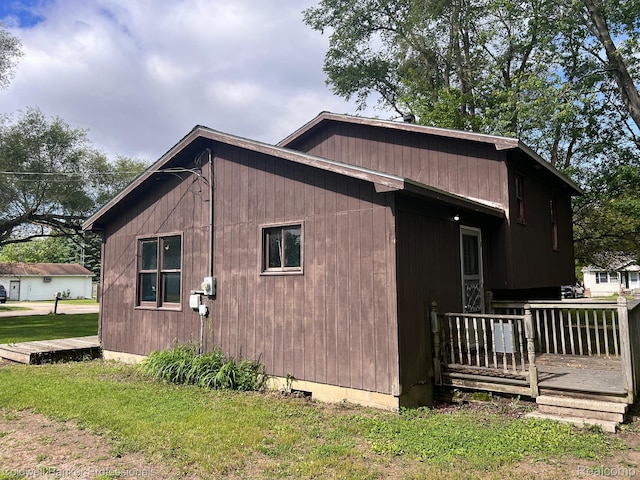 158 W Willow St, Perry, MI 48872 - view of side of property with a deck and a yard