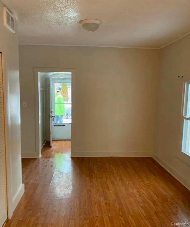 163 Seward St, Pontiac, MI 48342 - unfurnished room with light wood-type flooring, baseboards, and ornamental molding
