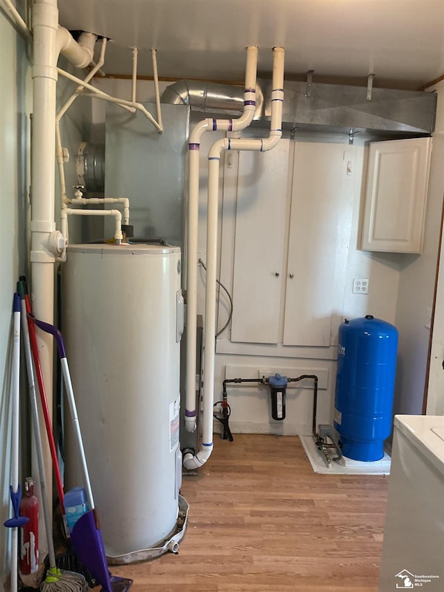 18200 Sherman, Milan, MI 48160 - utilities with water heater