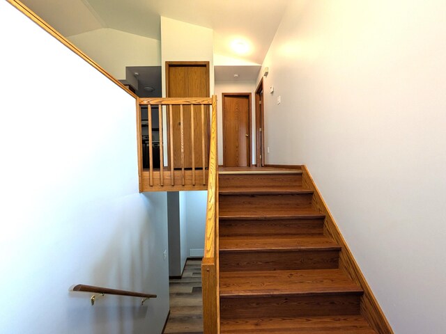 599 Echo Ct, Saline, MI 48176 - stairway featuring wood finished floors, lofted ceiling, and baseboards