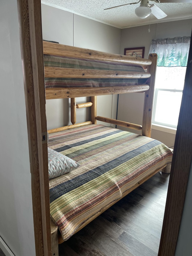 11064 S Hulbert Rd, Hulbert, MI 49748 - bedroom featuring wood finished floors, a textured ceiling, and a ceiling fan