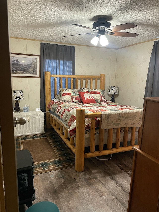 11064 S Hulbert Rd, Hulbert, MI 49748 - bedroom featuring wood finished floors, a textured ceiling, and a ceiling fan