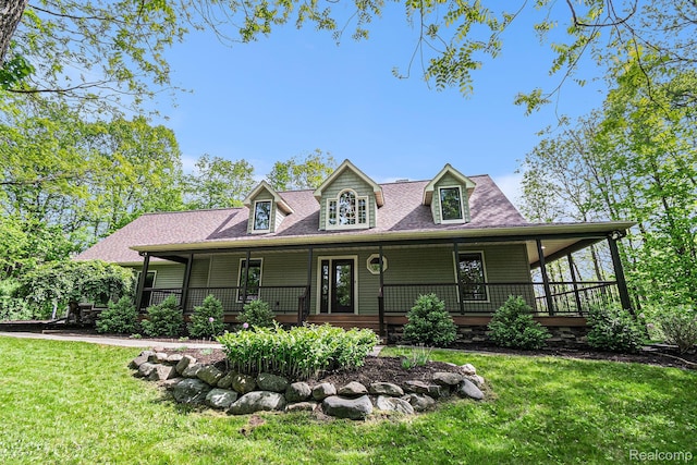 8315 Woodland Cir, Goodrich, MI 48438 - view of front of home with a front yard, roof with shingles, and a porch