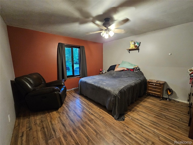 11103 Hill Rd, Swartz Creek, MI 48473 - bedroom featuring wood finished floors and a ceiling fan