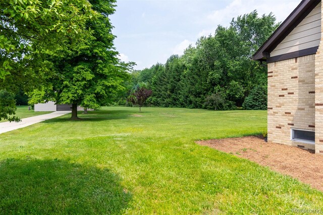 56259 Schoenherr Rd, Shelby Twp, MI 48315 - view of green lawn