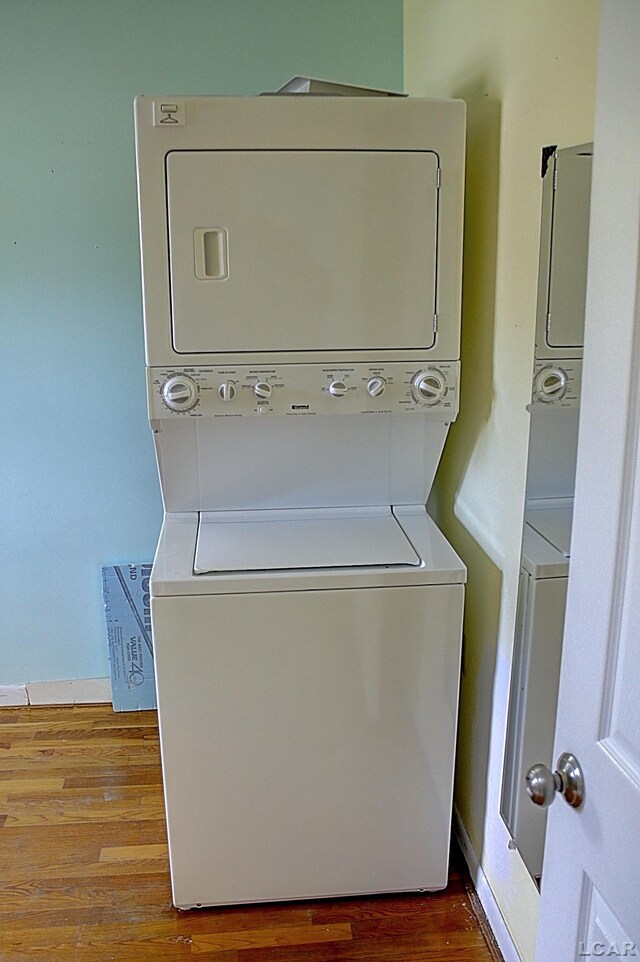 2683 Elmwood Dr, Adrian, MI 49221 - laundry area with stacked washer / dryer, wood finished floors, and baseboards