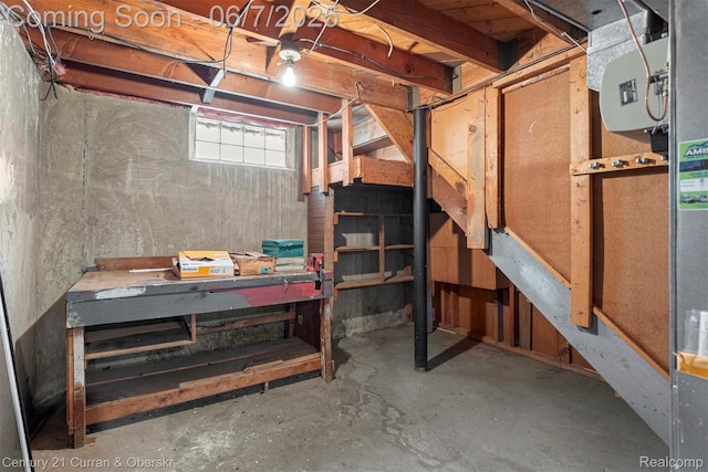 919 Whitcomb Ave, Royal Oak, MI 48073 - basement with a workshop area