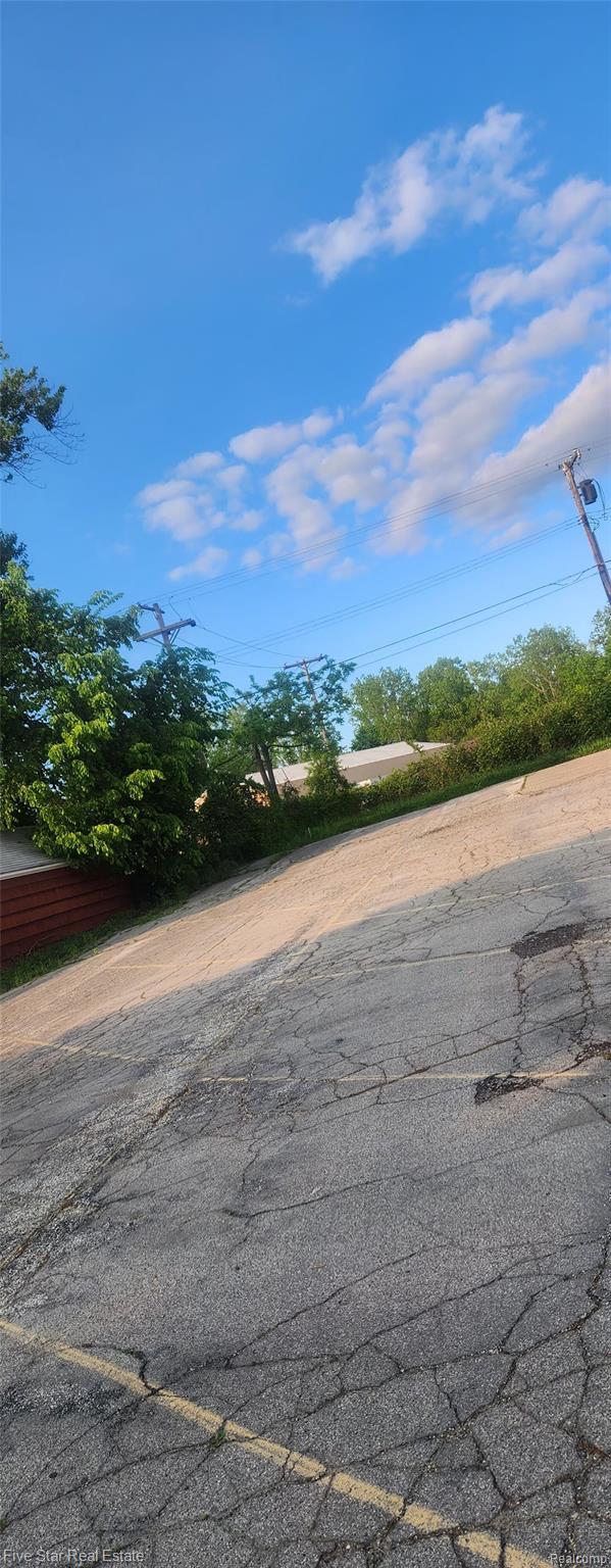 210 N Saginaw St, Lapeer, MI 48446