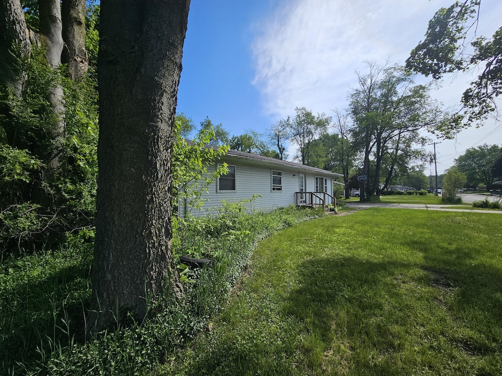 607 66th St SE, Grand Rapids, MI 49548 - view of green lawn