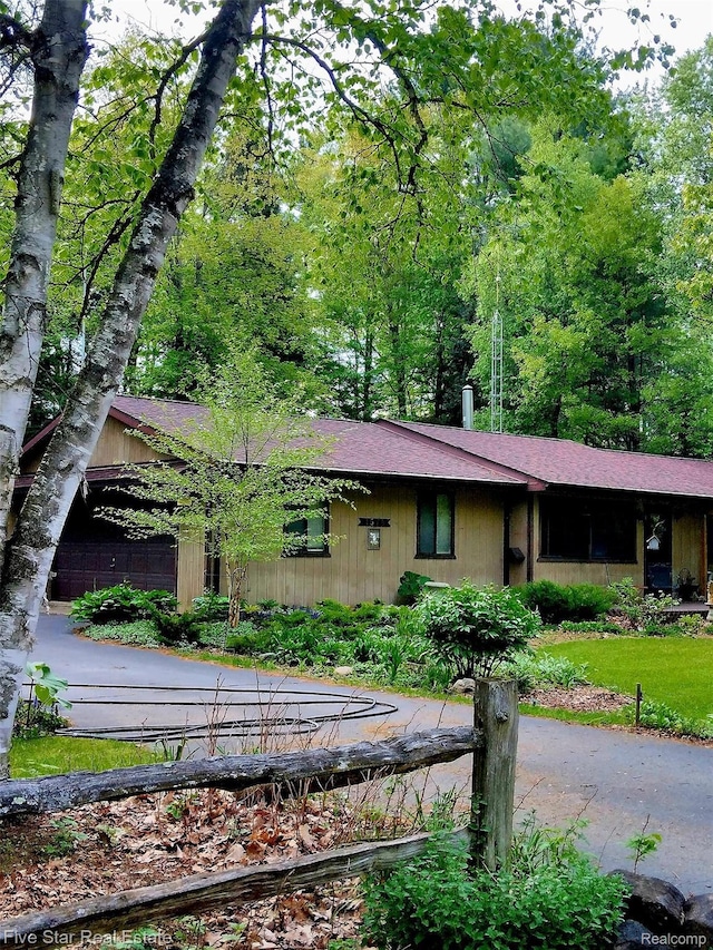 1578 Evergreen Dr, West Branch, MI 48661 - view of front of property with roof with shingles