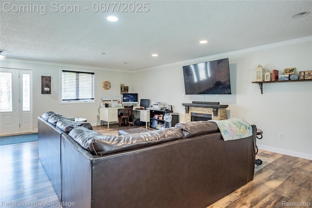 4879 Sundale Dr, Clarkston, MI 48346 - living room with crown molding, wood finished floors, a textured ceiling, recessed lighting, and baseboards