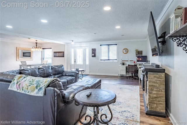 4879 Sundale Dr, Clarkston, MI 48346 - living room with crown molding, a textured ceiling, wood finished floors, recessed lighting, and baseboards