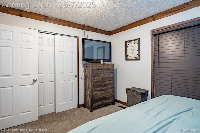 4879 Sundale Dr, Clarkston, MI 48346 - bedroom featuring carpet flooring, a textured ceiling, and a closet