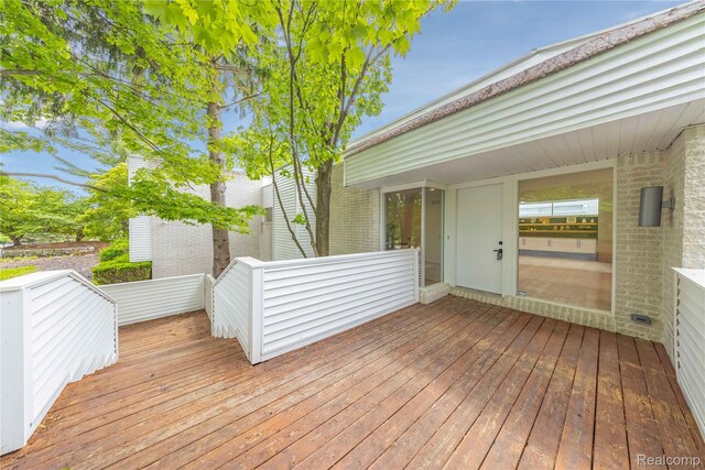 1752 Alexander Dr, Bloomfield, MI 48302 - view of deck