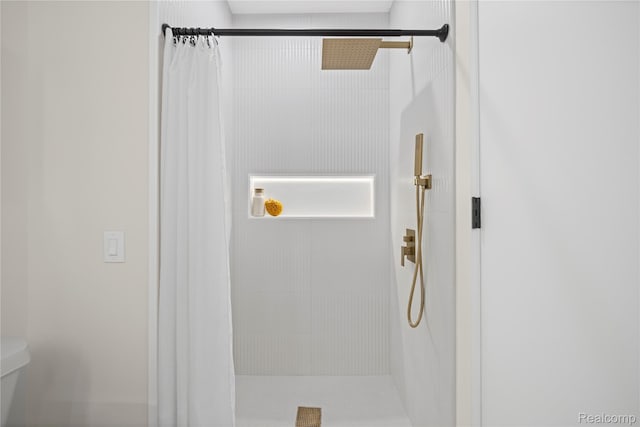 1752 Alexander Dr, Bloomfield, MI 48302 - bathroom featuring toilet and a tile shower