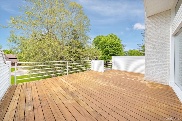 1752 Alexander Dr, Bloomfield, MI 48302 - view of wooden terrace